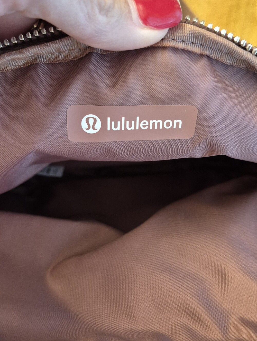 Lululemon All Night Festival Micro 2L Spiced Chai Crossbody Bag - Picture 6 of 10